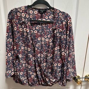 Women's Floral Top sz medium